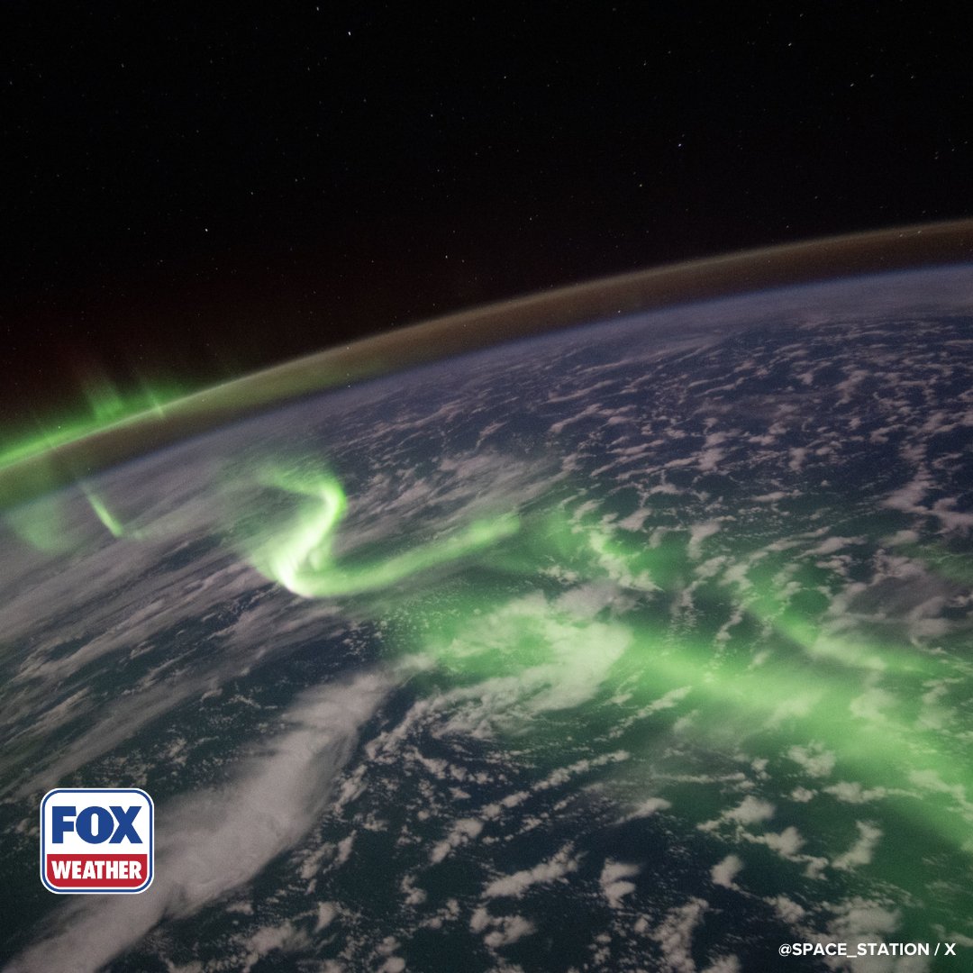 foxweather's tweet image. ✨ BLAZING COMET: Check out the stunning views of a comet blazing past Earth from aboard the International Space Station, creating vibrant auroras.

#Earth #Space #Comets #FOXWeather