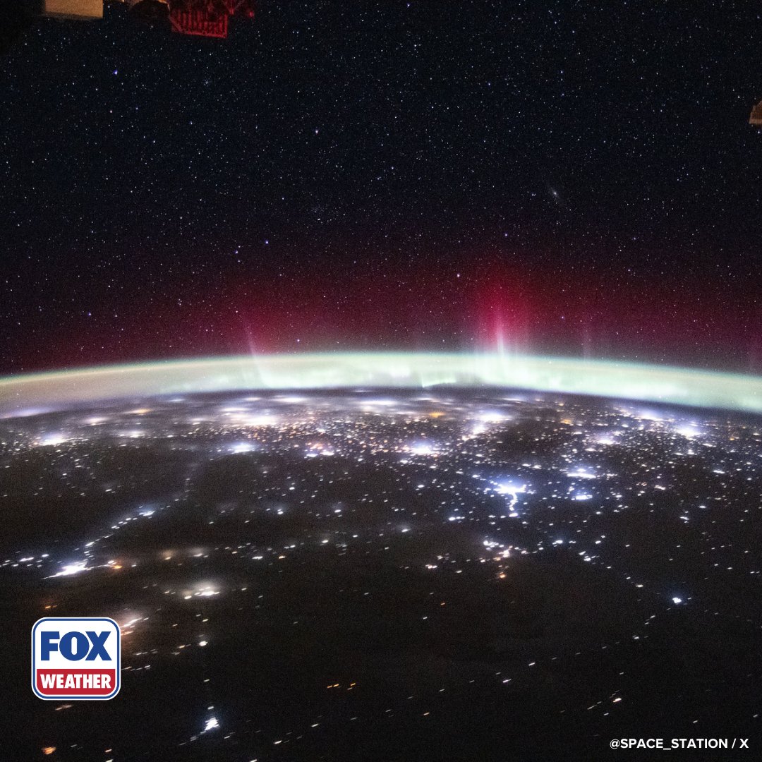 foxweather's tweet image. ✨ BLAZING COMET: Check out the stunning views of a comet blazing past Earth from aboard the International Space Station, creating vibrant auroras.

#Earth #Space #Comets #FOXWeather