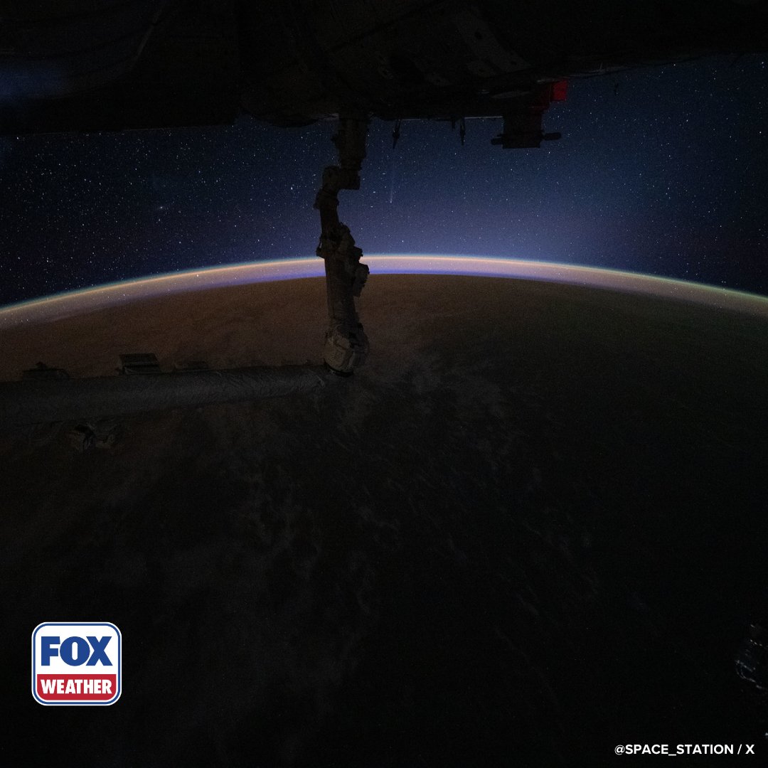 foxweather's tweet image. ✨ BLAZING COMET: Check out the stunning views of a comet blazing past Earth from aboard the International Space Station, creating vibrant auroras.

#Earth #Space #Comets #FOXWeather