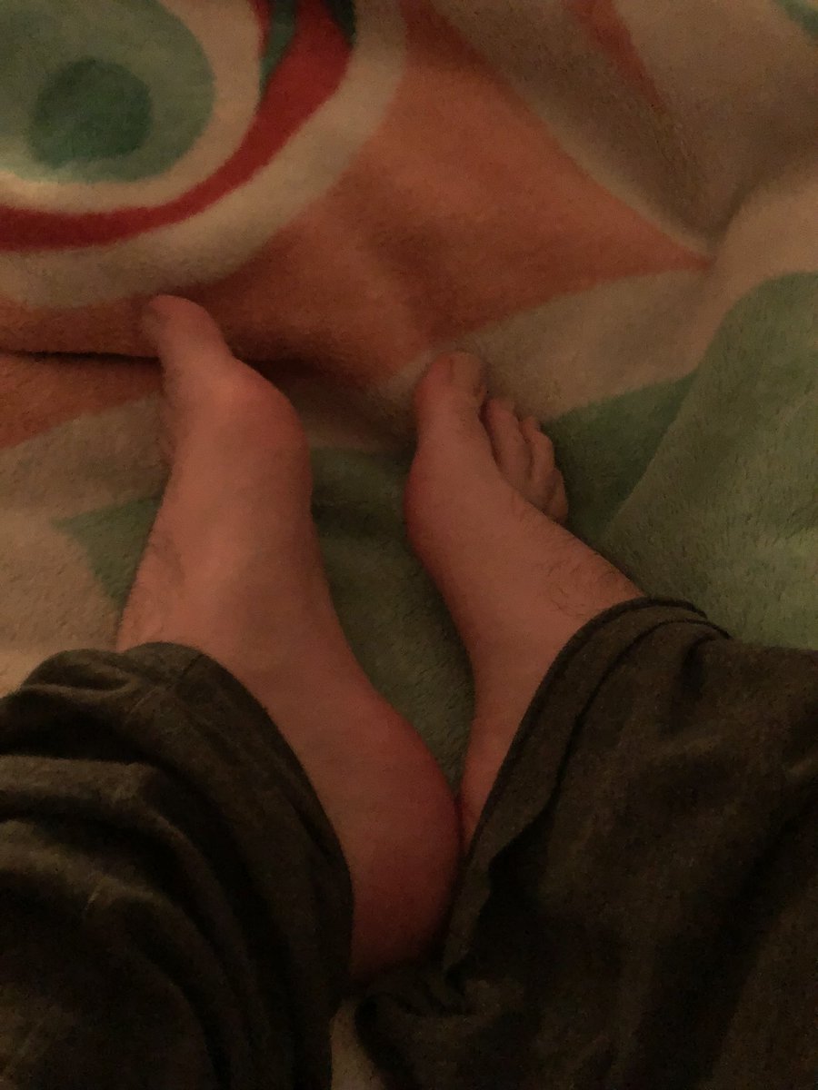 kaynasium's tweet image. Bu ayaklar bugün yoruldu köpeklerim iyi uykular diyin ayaklarıma #master #ayakfetişi #finansalköle #köle #sahibe #footfetısh