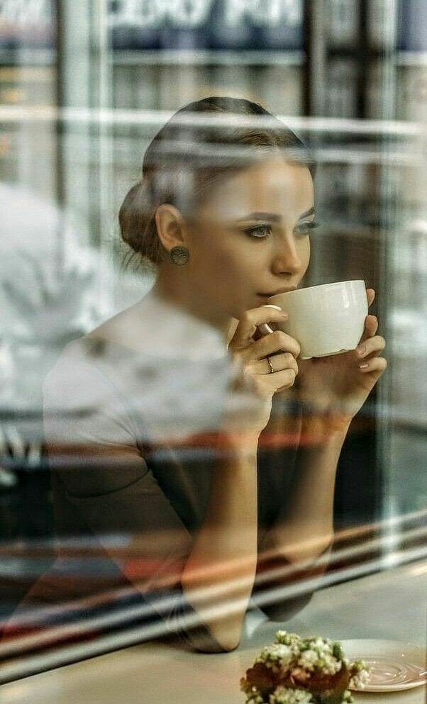 Mona ● tweet media