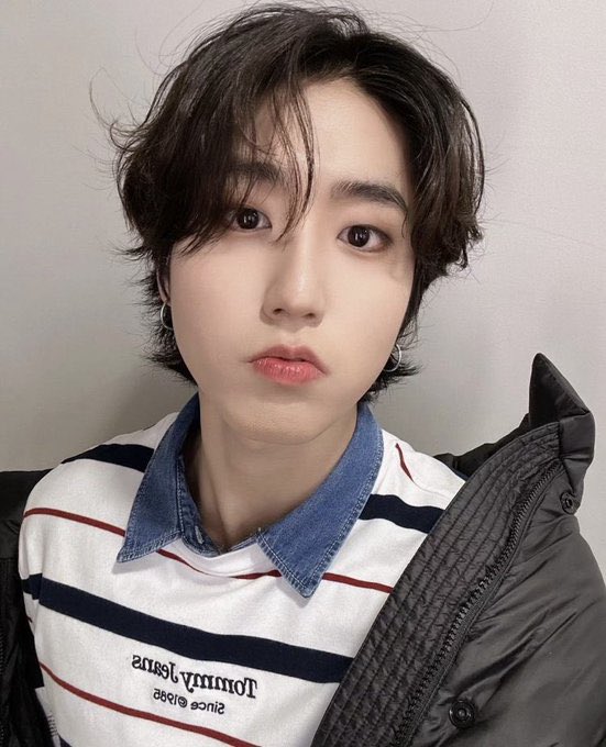 hyukastarz's tweet image. Wait you guys omg it’s two princesses for your tl =^w^=
#SSD #StaySelcaDay #HanJisung #thefomogottome