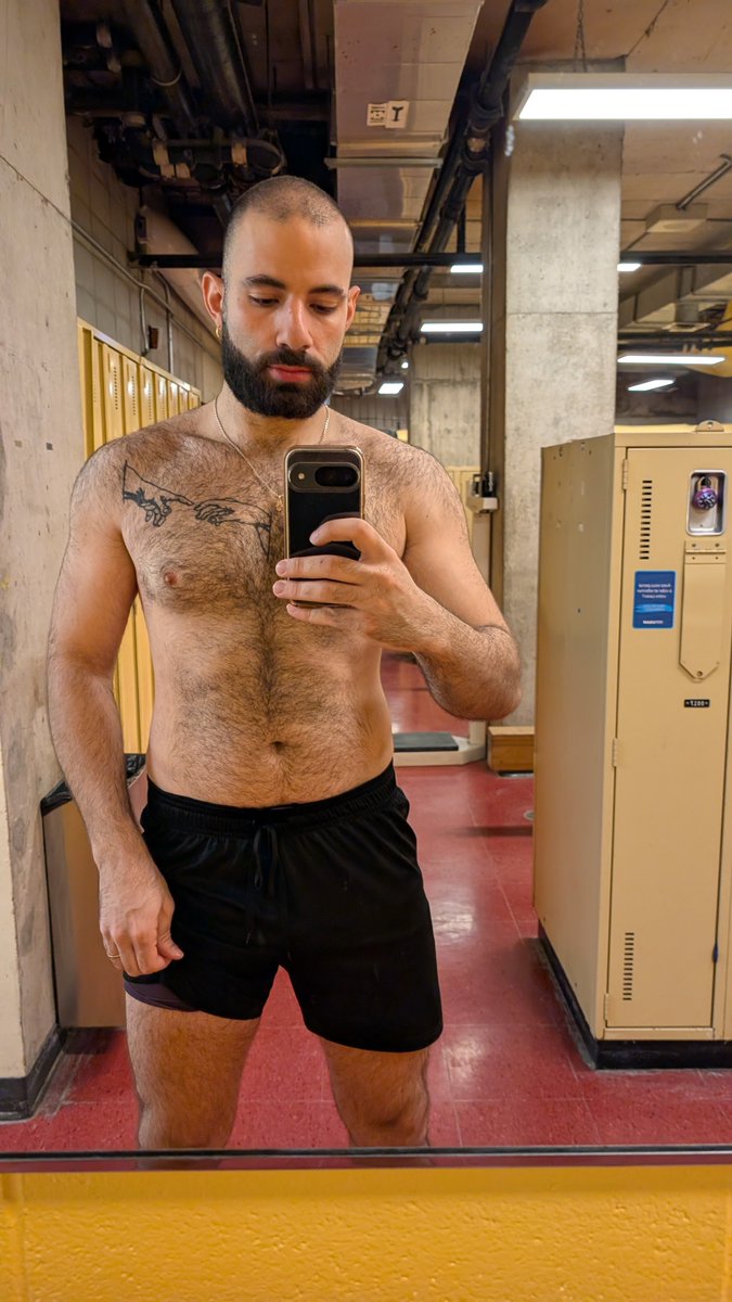 PrinceOfPiscez's tweet photo. Please help : how do I get bigger biceps https://t.co/8QkGI8AhlK