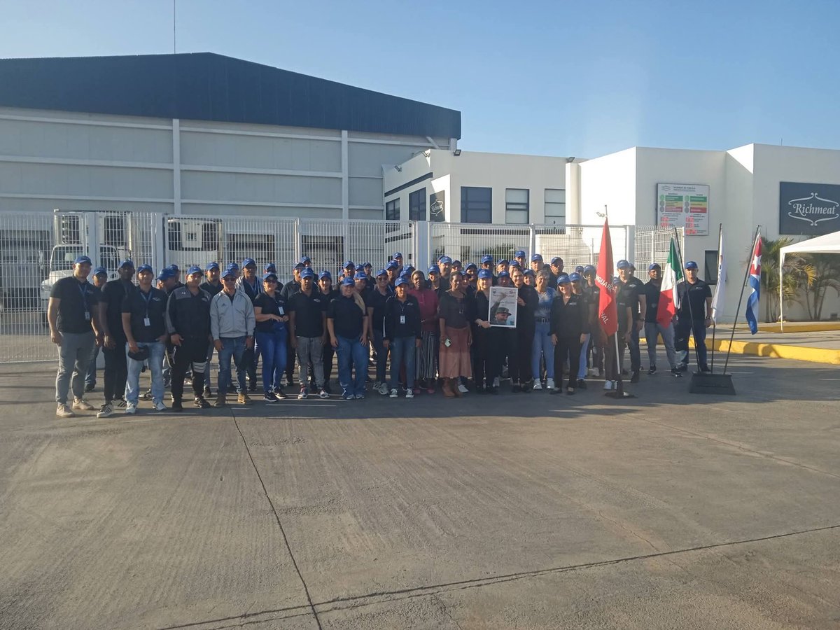 RicardoArtemisa's tweet image. Por 5ta ocasión consecutiva Richmeat de Cuba S.A radicada en la Zona Especial de Desarrollo Mariel en #Artemisa, recibió Condición de Vanguardia Nacional, de cara al 1ro de Mayo, sus trabajadores dejaron constancia de respaldo a la Revolución con "Mi firma por la paz".