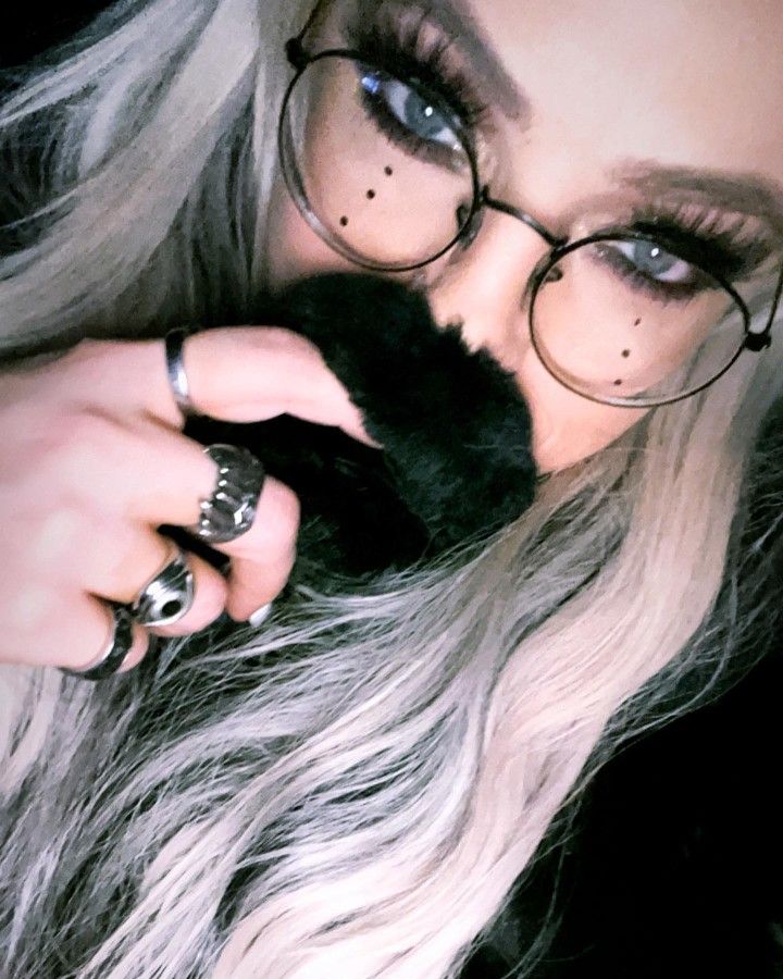 Happy Friday my pretties. 💜⚖️