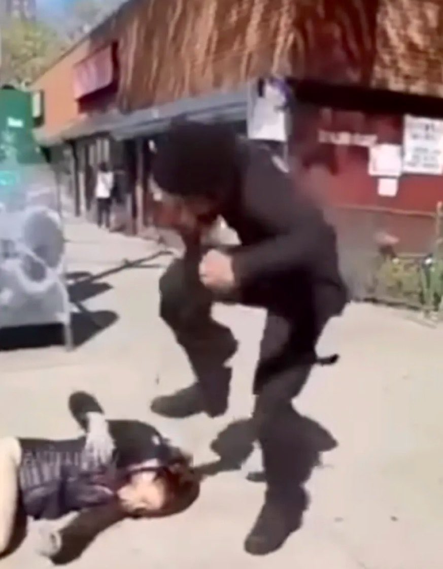 <a href="/ClownWorld/">Clown World ™ 🤡</a> Why hasn’t this photo gone viral, like the ones of George Floyd? 🤔