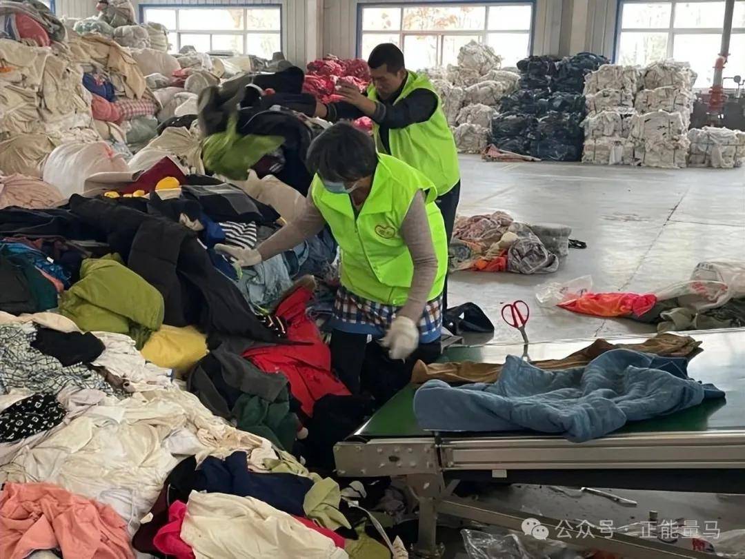 MersaliAbd18734's tweet image. "Spring clean Sort old stuff—keep, donate, or toss!  One bag out, one bag of joy in. #DeclutterHappiness"