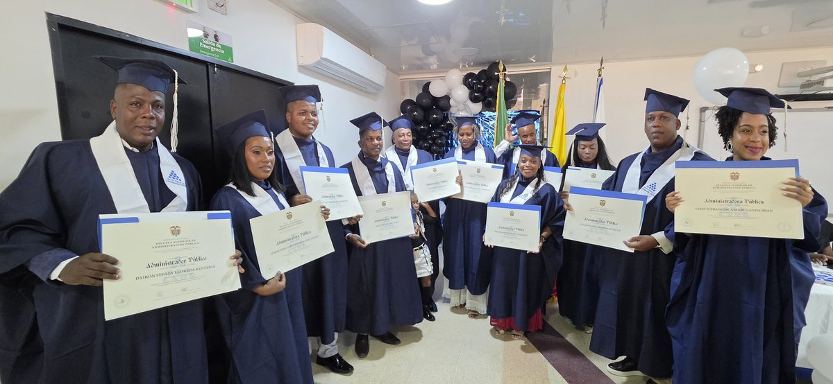 ESAPOficial's tweet photo. Detrás de cada toga hay noches sin dormir, caminos largos, sacrificios y fe.

#GradosESAP2026 🎓marca un antes y un después: #Riosucio vivió por primera vez una ceremonia de la ESAP y nuestros nuevos Administradores Públicos se levantan como fuerza de cambio.

En #Quibdó, la emoción también se sintió fuerte. Gracias por soñar y lograrlo. 

#TerritorialChocó