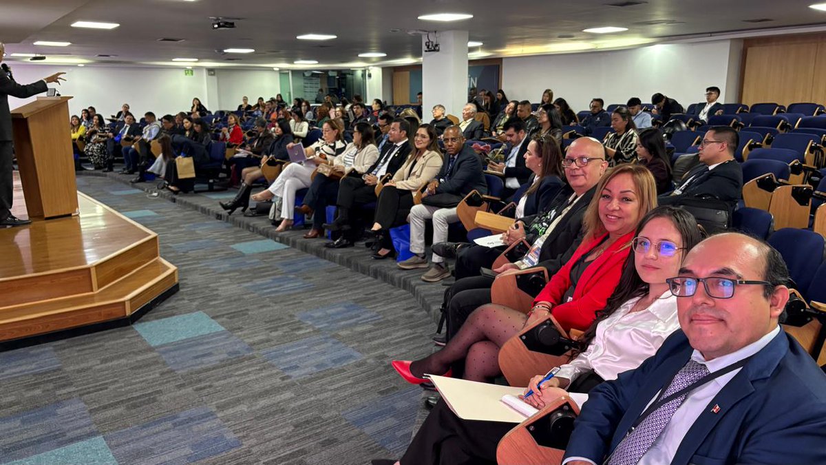eduperezavid's tweet photo. ✅ Participé ️con destacados  colegas de Latinoamérica en Bogotá, Colombia, en el simposio sobre Derecho Laboral y la Seguridad Social, organizada por la Sociedad Colombiana de Derecho del Trabajo y la Seguridad Social. https://t.co/zSHW2AtUIZ