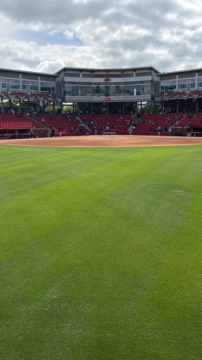 MeadorsDennis's tweet image. Tonight’s view for some @RazorbackSB   Let’s get after it #BogleBombers #OneRazorback