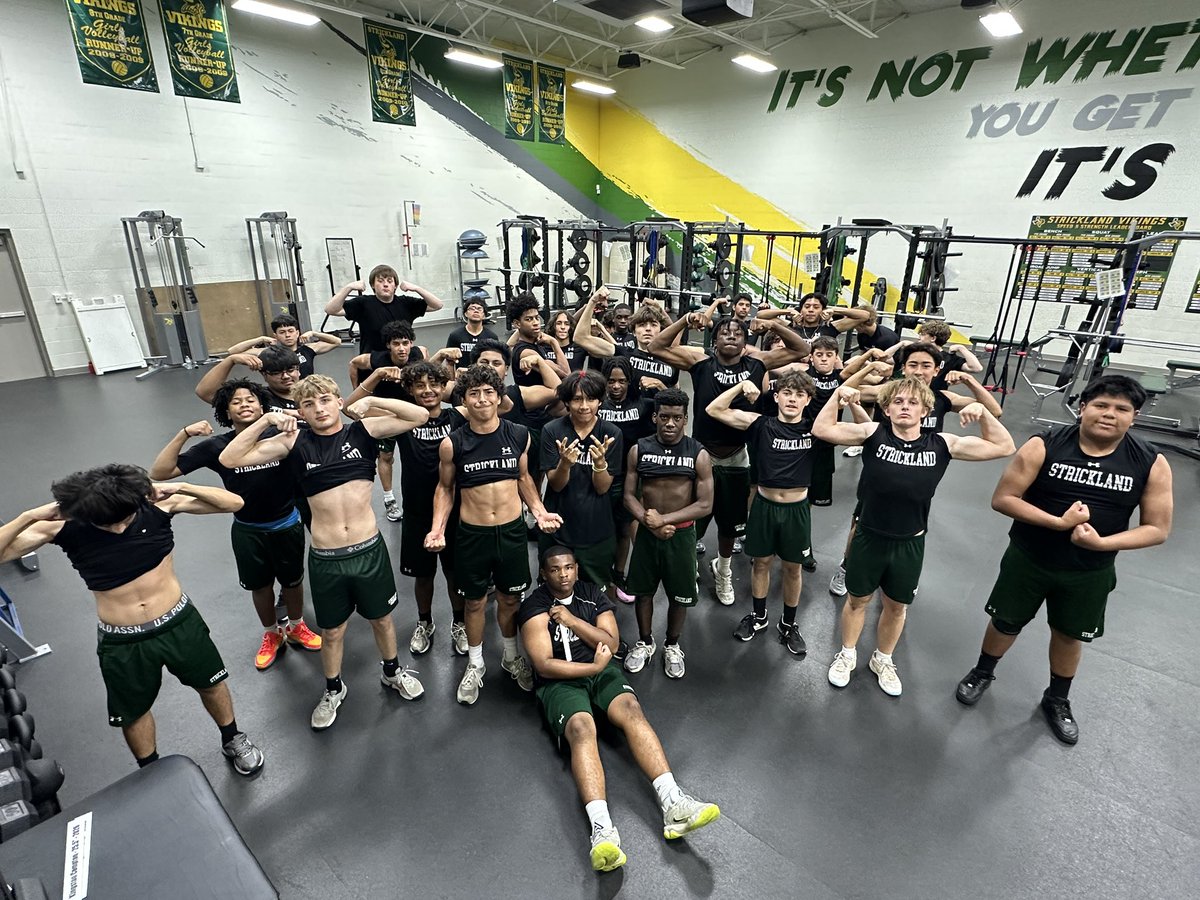 AthleticsSMS's tweet photo. Leaving this week %1 better! 
#FlexFriday 
@Tolleson20 @CoachCockerill @RyanRaiderFB @RyanRaiderPower https://t.co/WQnNAFzF2h