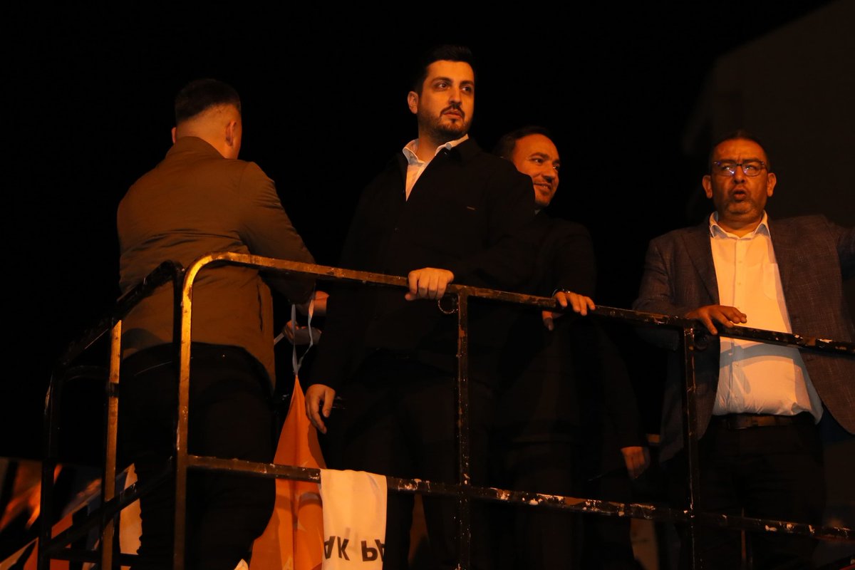 avhalilatasoy's tweet photo. Bu dava yürek işi, bu yol gönül işi! ⚡️ 

AK Gençlik Ankara’nın yiğit gençleriyle  bayraklama çalışmasındayız 🙋🏻‍♂️ https://t.co/kwzL72Z2j8