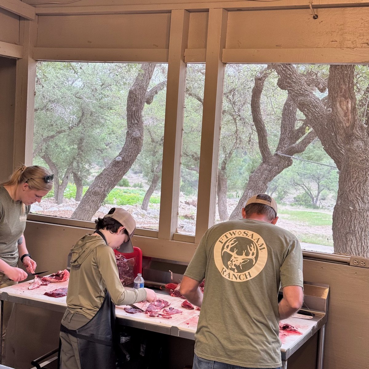 ftw_saam's tweet image. Day #3 Busy de-boning and dicing for the big grind tomorrow of everyone’s harvest, Armenian Mouflon, Axis Deer and Blackbuck!
#ftwranch
#SAAM
#Field to Fork