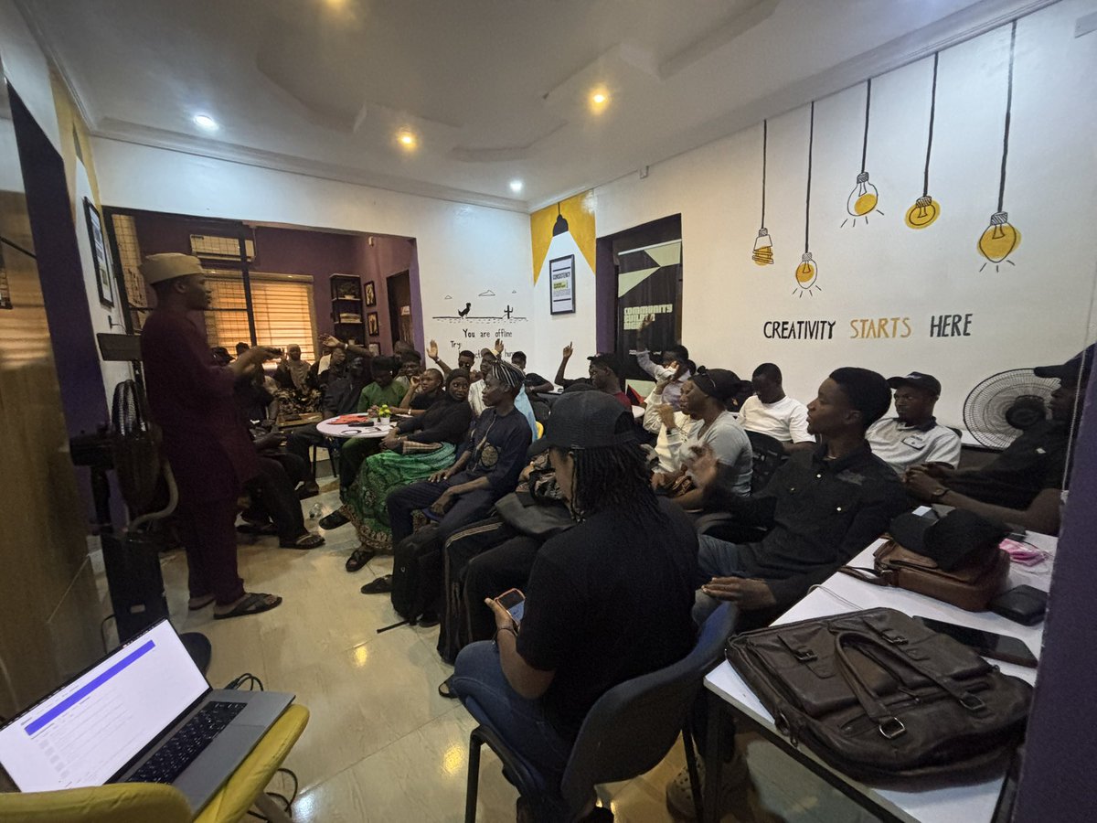 𝙀𝘽𝙀𝙉𝙀𝙕𝙀𝙍 🦊 tweet media