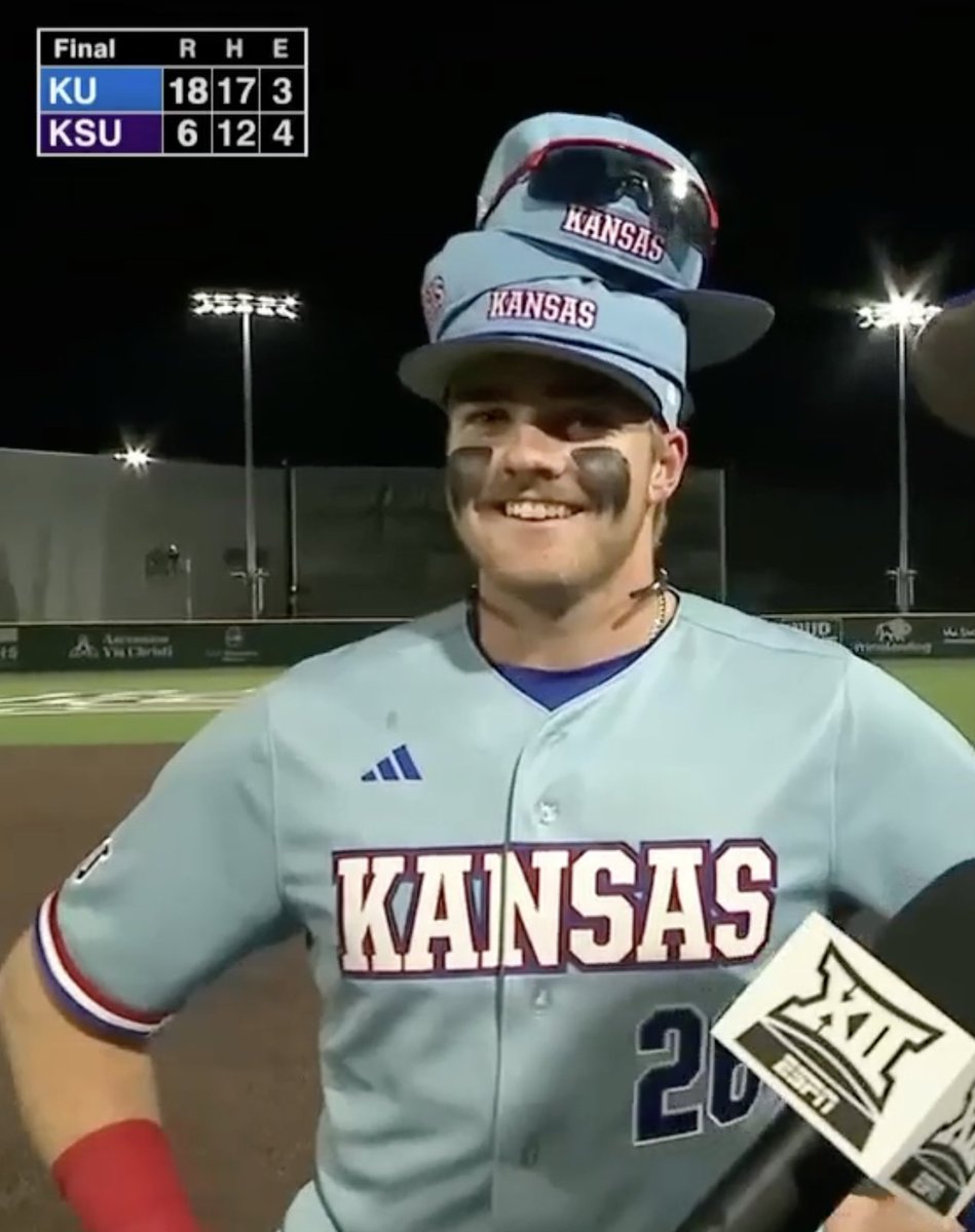 KUBaseball's tweet image. All smiles in Manhattan 😁

#RockChalk x @brady_ballinger