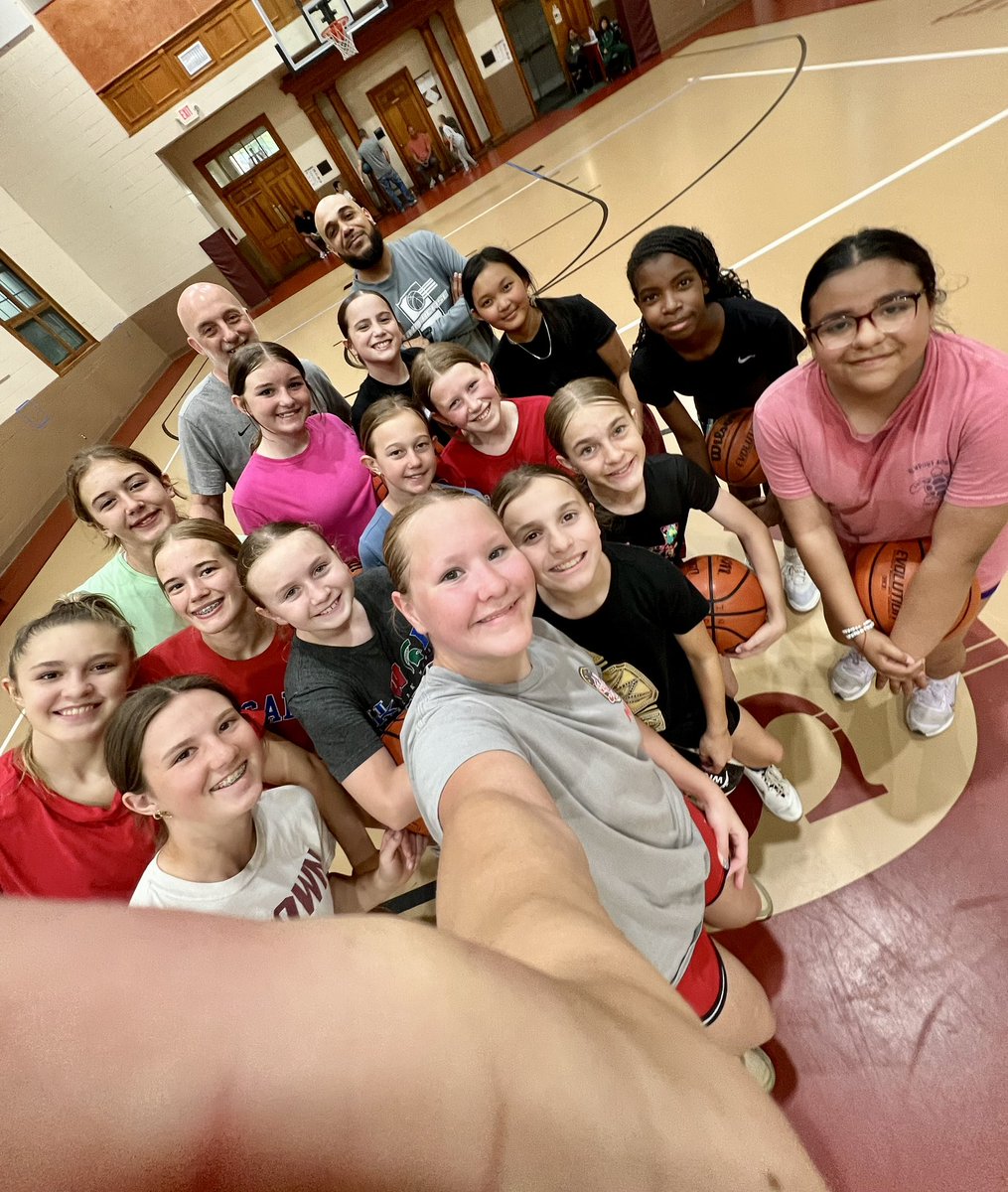 coachbgorman's tweet image. #ShowcaseBasketball #TrainingDay

In the 🧪 and putting in the 😅💦 💯 
#HardWorkPaysOff #UnSeenHours

@coachbeckett @IGBRRMedia ✍🏼 
@TweetsbyCoachP @PGHAkeem 
@NE2K_Rich @WorldExposureWB 
@CertifiedBball @NE2KHoops 🏀
@ShowcaseMediaCo #basketball