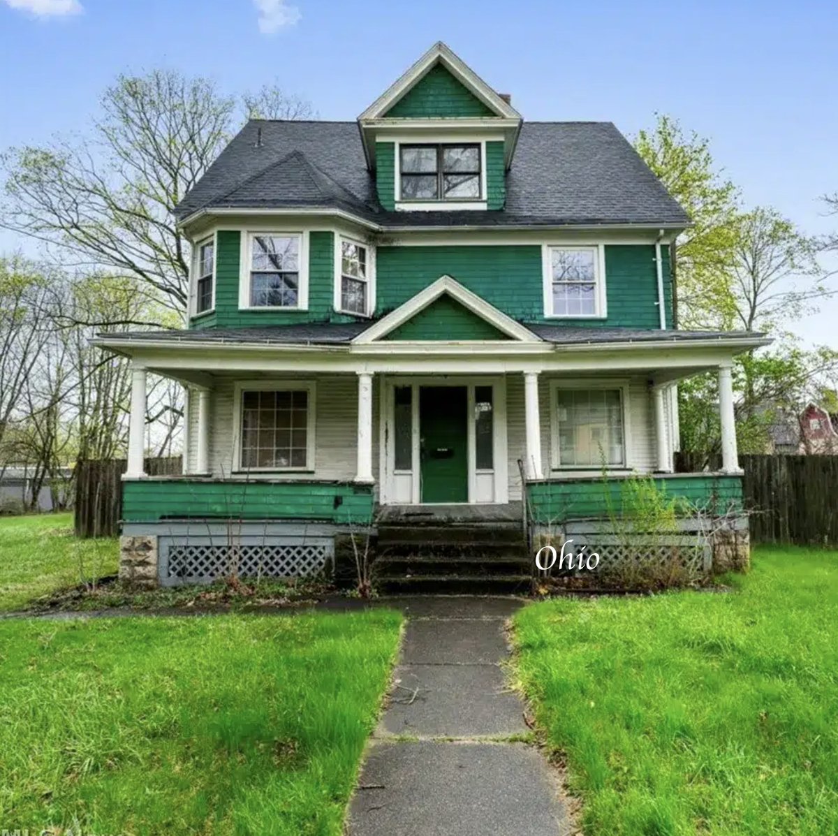 oldhousecalling's tweet image. Spacious c.1907 #Ohio Three-Story – $69K. 
oldhousesunder100k.com/spacious-1907-…