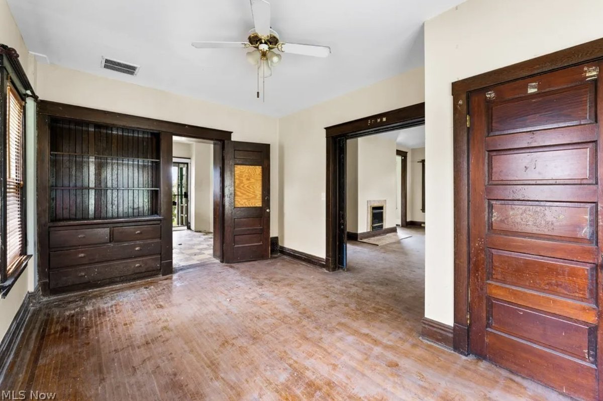 oldhouseunder50's tweet image. Spacious c.1907 #Ohio Three-Story – $69K. Details below in the link comments. 
oldhousesunder100k.com/spacious-1907-…
