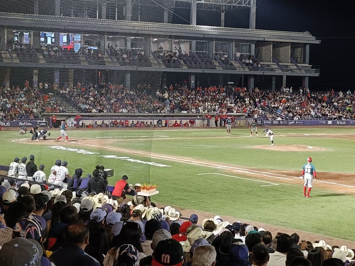 fcocheglez's tweet photo. Inicia la serie entre @ConspiradoresQr  y @DiablosRojosMX  en el Estadio Finsus en Huimilpan https://t.co/LZ3ojHLghH