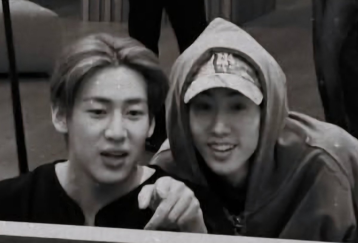 ABBIE_287's tweet image. "พี่มาร์คดูแม่ยกพวกนั้นซิ เหมือนลิงคลั่ง"