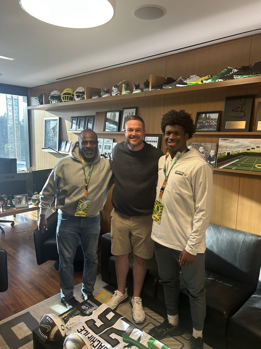 After a great visit I’m blessed to receive an offer from <a href="/oregonfootball/">Oregon Football</a> !

<a href="/ChiefsRecruits/">Sequoyah Chiefs Football Recruits</a> <a href="/ChadSimmons_/">ChadSimmons</a> 
<a href="/SWiltfong_/">Steve Wiltfong</a> <a href="/TomLoy247/">Tom Loy</a> 
<a href="/CoachMikeLBs/">Coach Brian Michalowski</a> <a href="/CoachDanLanning/">Dan Lanning</a>