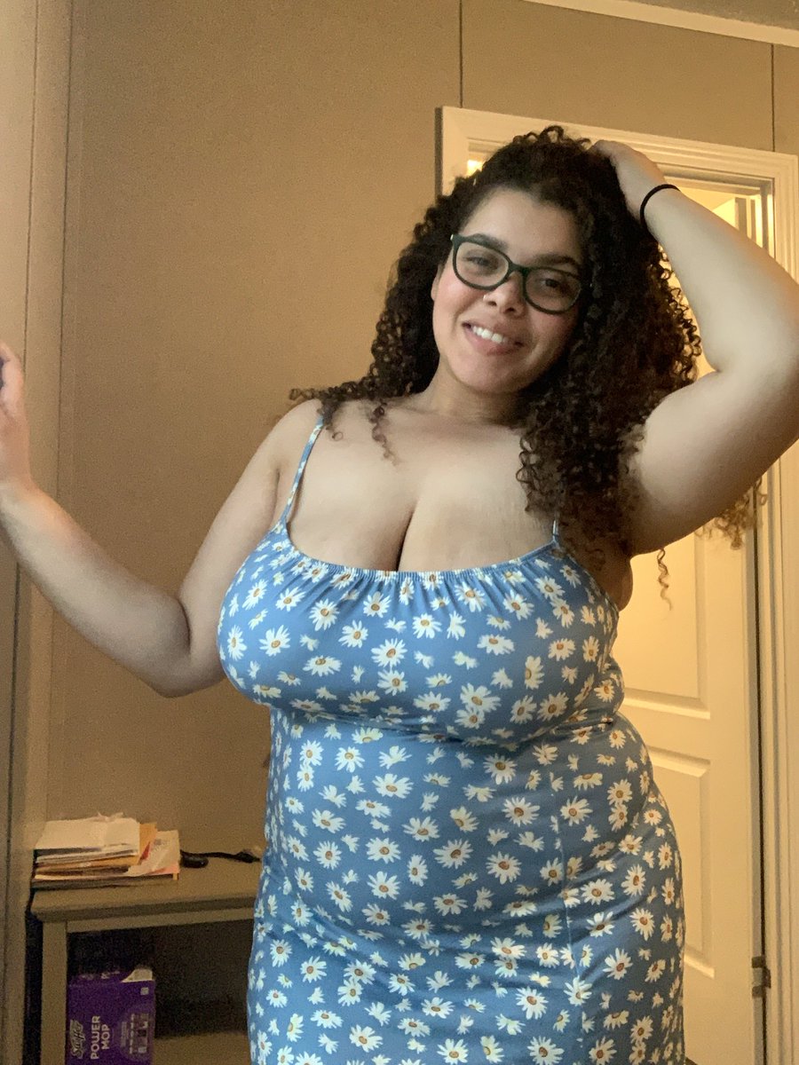 KilliciousKay's tweet photo. Love a woman with BIG ✨personality✨
#Curvy #Sexy #Thick #jugs #Glasses #curlyhair #goddess #bbw https://t.co/cqwQLa6Aau