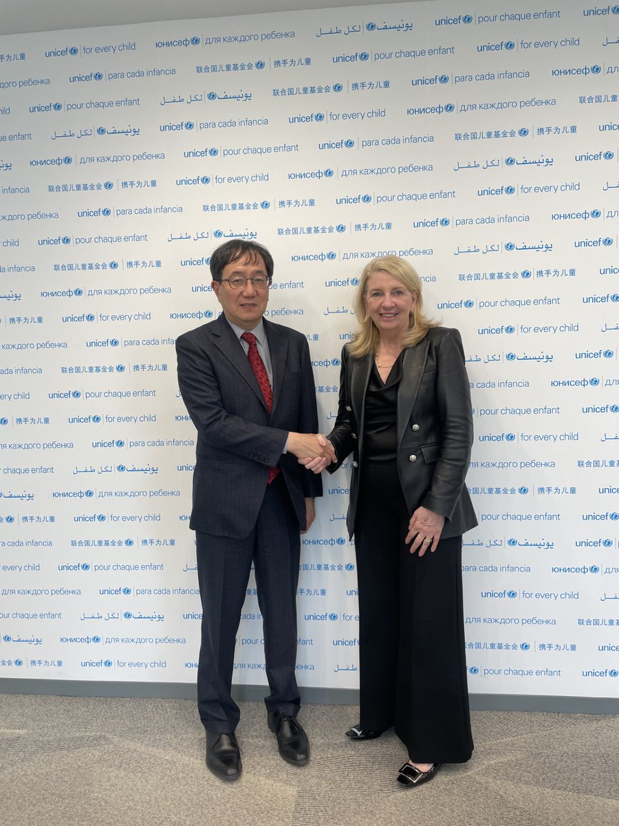 UNICEFinJapan's tweet image. #UNICEF 事務局長キャサリン・ラッセルは、来週の来日を控え、ニューヨークにて国連日本政府常駐代表・山崎和之大使と面談。
国際開発や人間の安全保障における日本のリーダーシップに感謝の意を表し、引き続き強固なパートナーシップのもと連携していくことの重要性を確認しました。