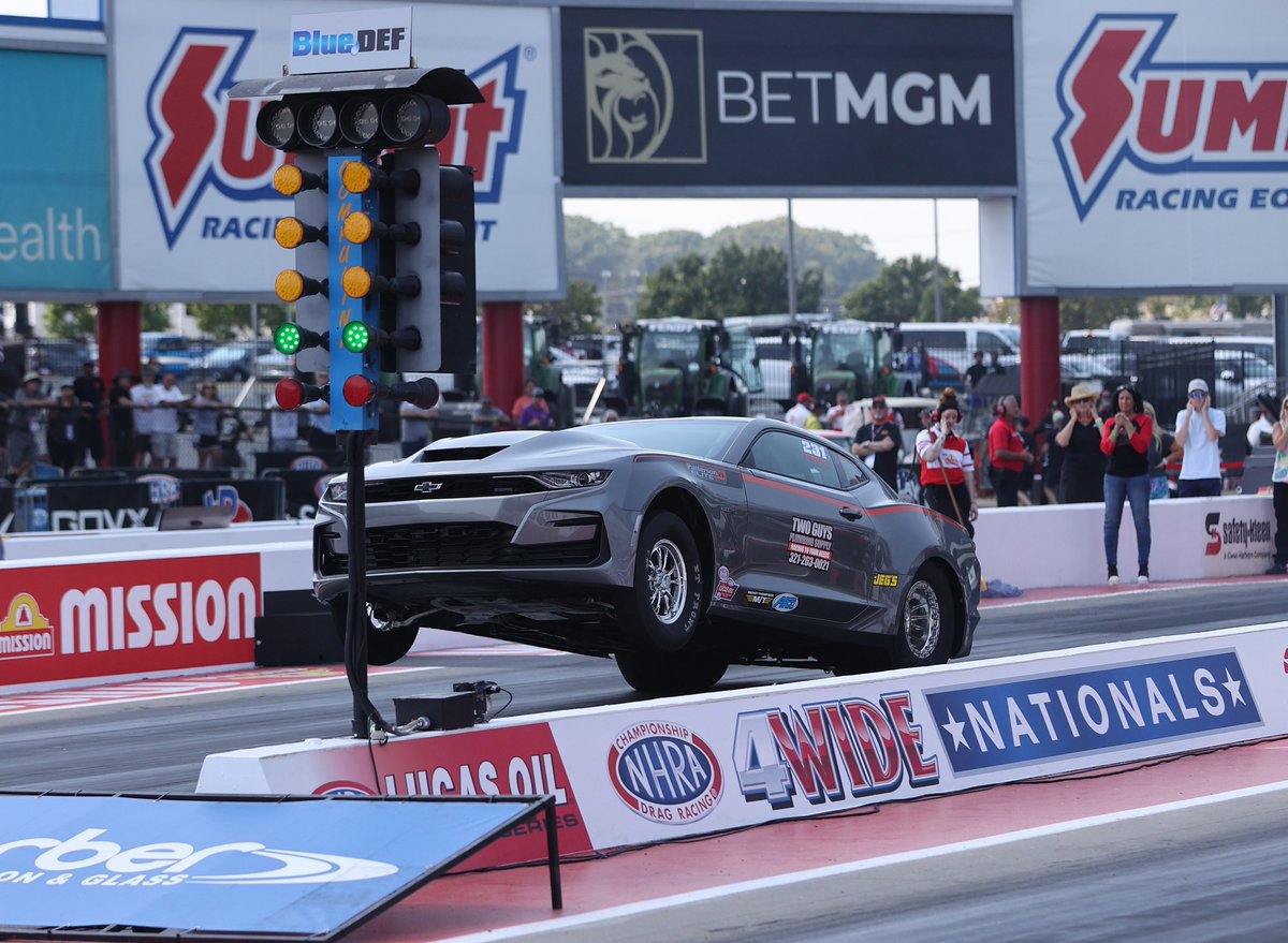 zMAX Dragway tweet media