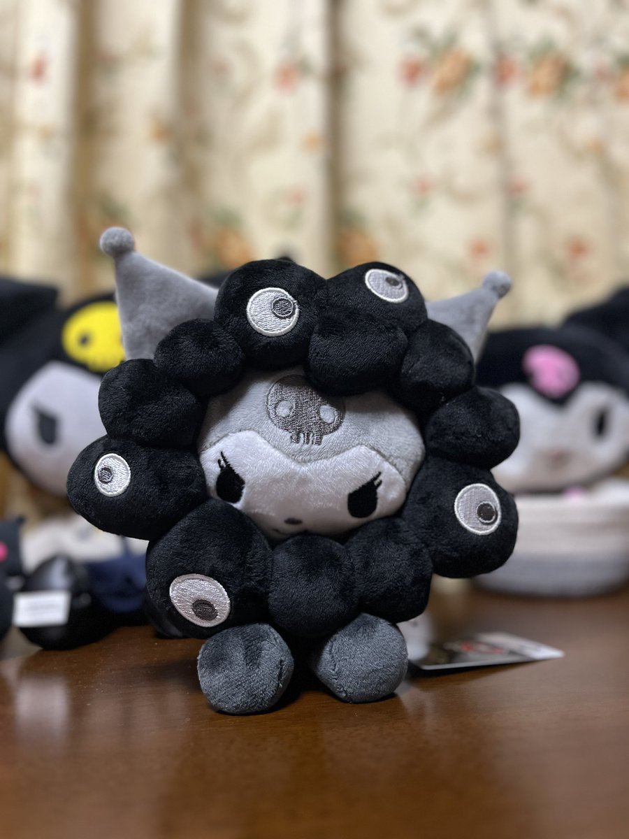 taka3_club's tweet image. 昨日、ならファミリーのハンズにて、めでたくお迎えしました🙌
スレッズに奈良にあるよってあげてる人がいて、まったくミャクミャクをかわいいと思ったことがないのに、コレは良きってなって奈良まで🚗
無彩色なのがいい！
#クロミ