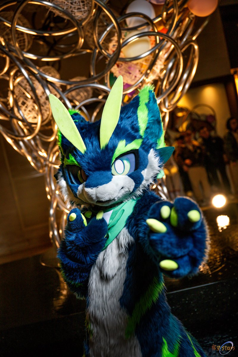 哦耶 
o yea  

🥩: <a href="/StarryDragonXy/">星翊小白龙✨</a>
📷: <a href="/CNSXstars/">SXstars</a> 
#fursuitfriday