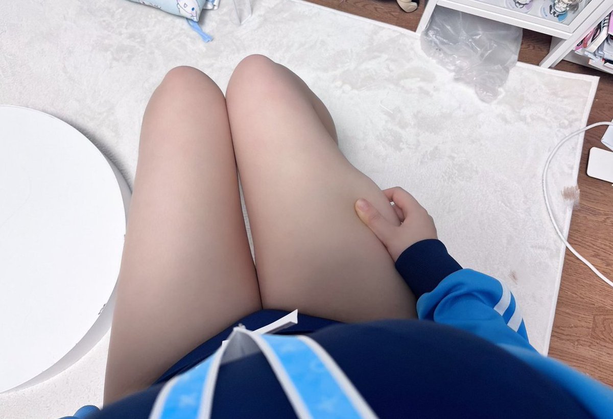 りな tweet media