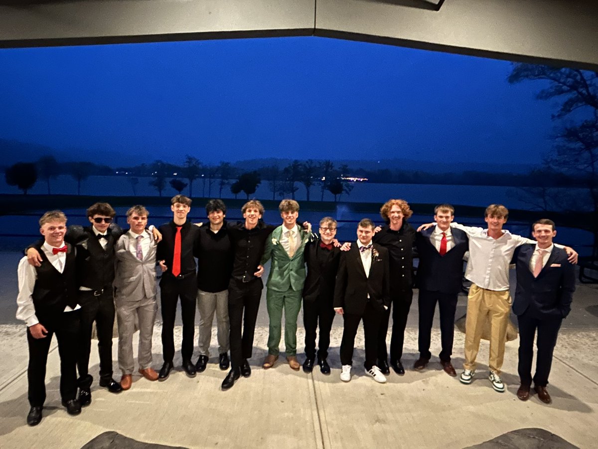 WVBatCats's tweet image. The Boys clean up ok! #Prom #GoBearcats