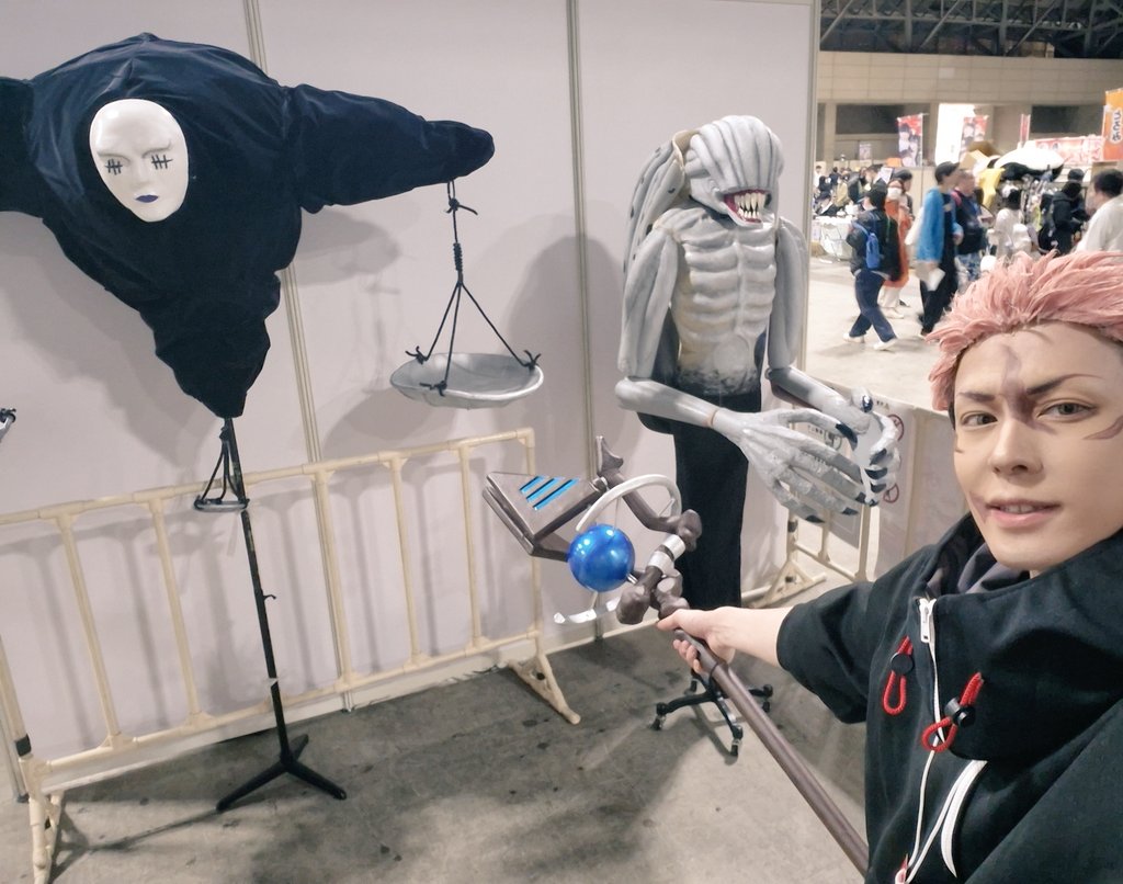見て！！ジャッジマンとリカちゃんのツーショだよ！！！！
#ニコニコ超会議2026 
#コスプレアイテム体験 

超会議！！アイテム体験コーナー始まってますー！！！