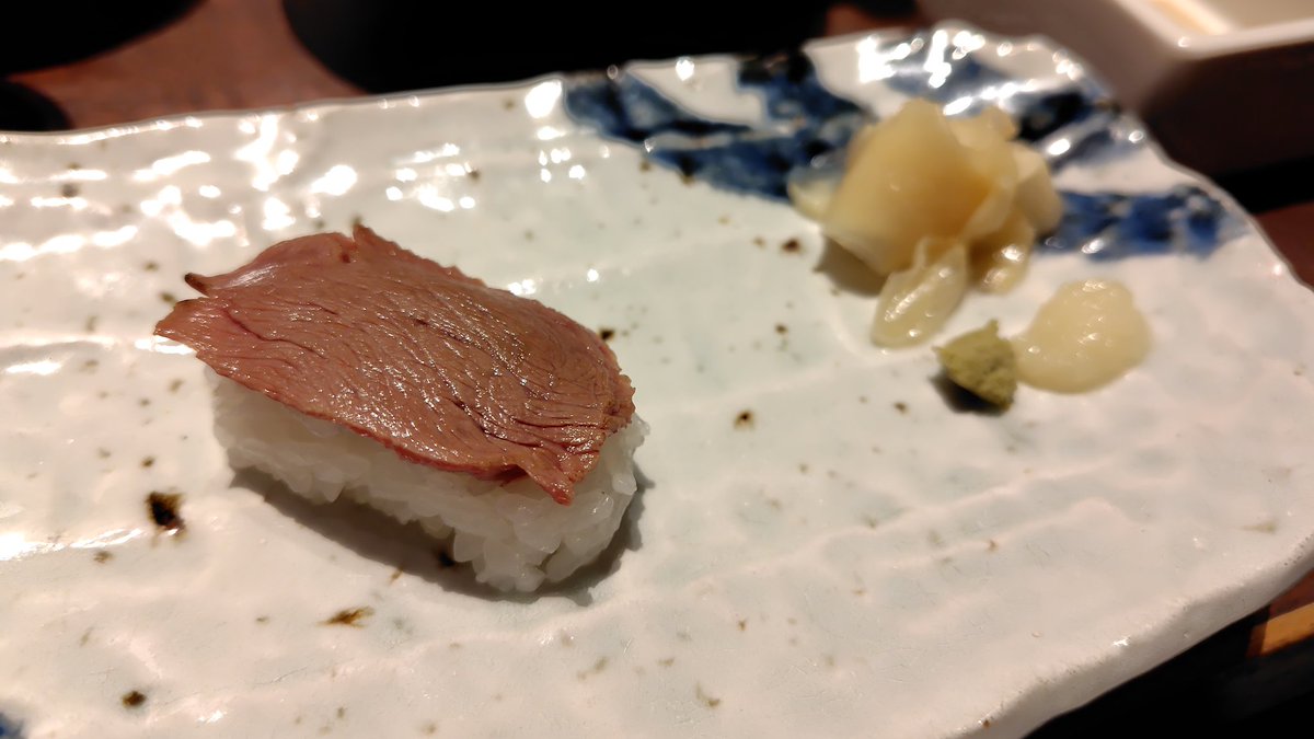 9月ぶりの仙台で高校の同期と牛タンしゃぶを食べる。
薄くて脂少ないから無限に食べれる。
日本酒がとても合って最高でした。
そして1人だけコース外の炙り馬寿司🤪
#甘辛さん旅ログ