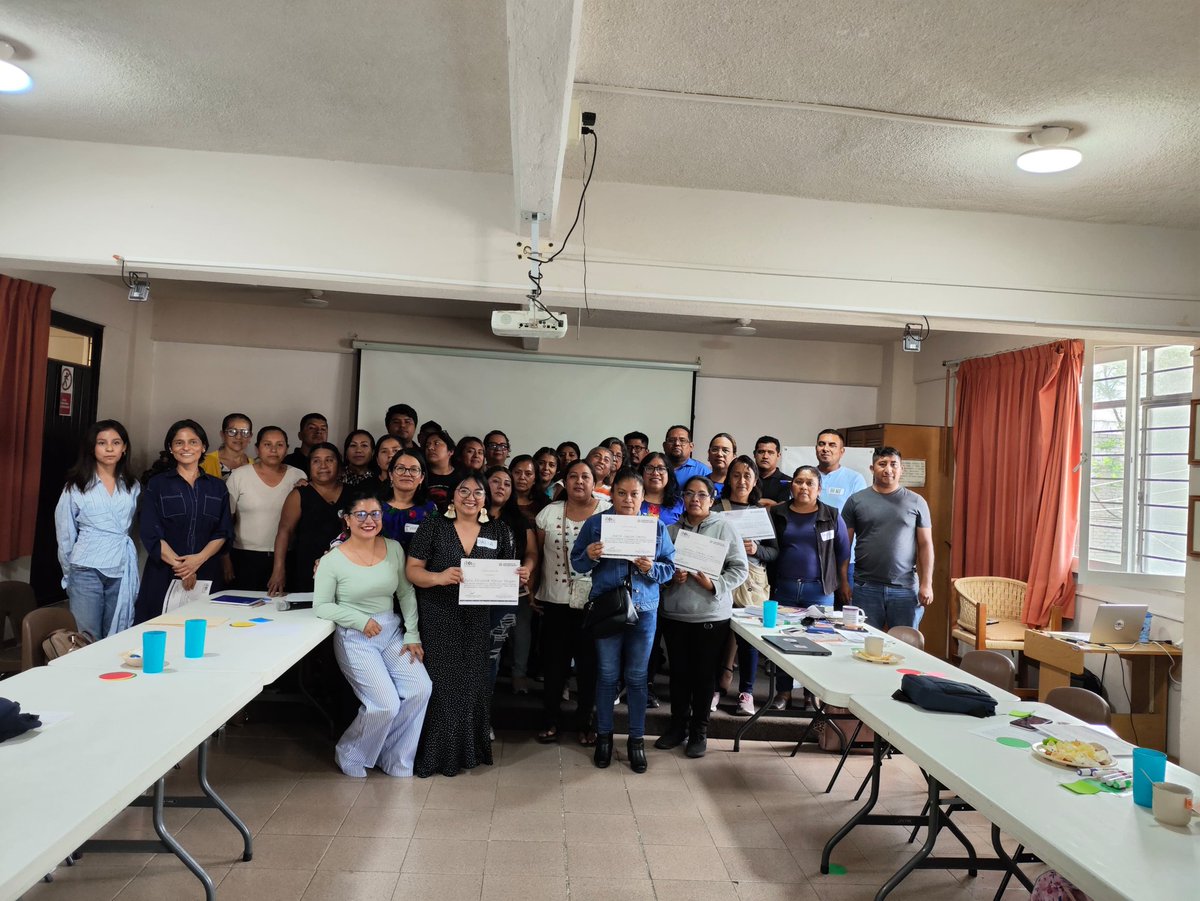 FloraGutierrezX's tweet photo. Tuvimos una gran participación de autoridades comunitarias para reflexionar de un tema que nos preocupa y ocupa la violencia sexual hacia las niñeces  y como intervenir desde las autoridades y justicia comunitaria
@BeHIPGive @RedAbogadas https://t.co/GxEmKIcyXx