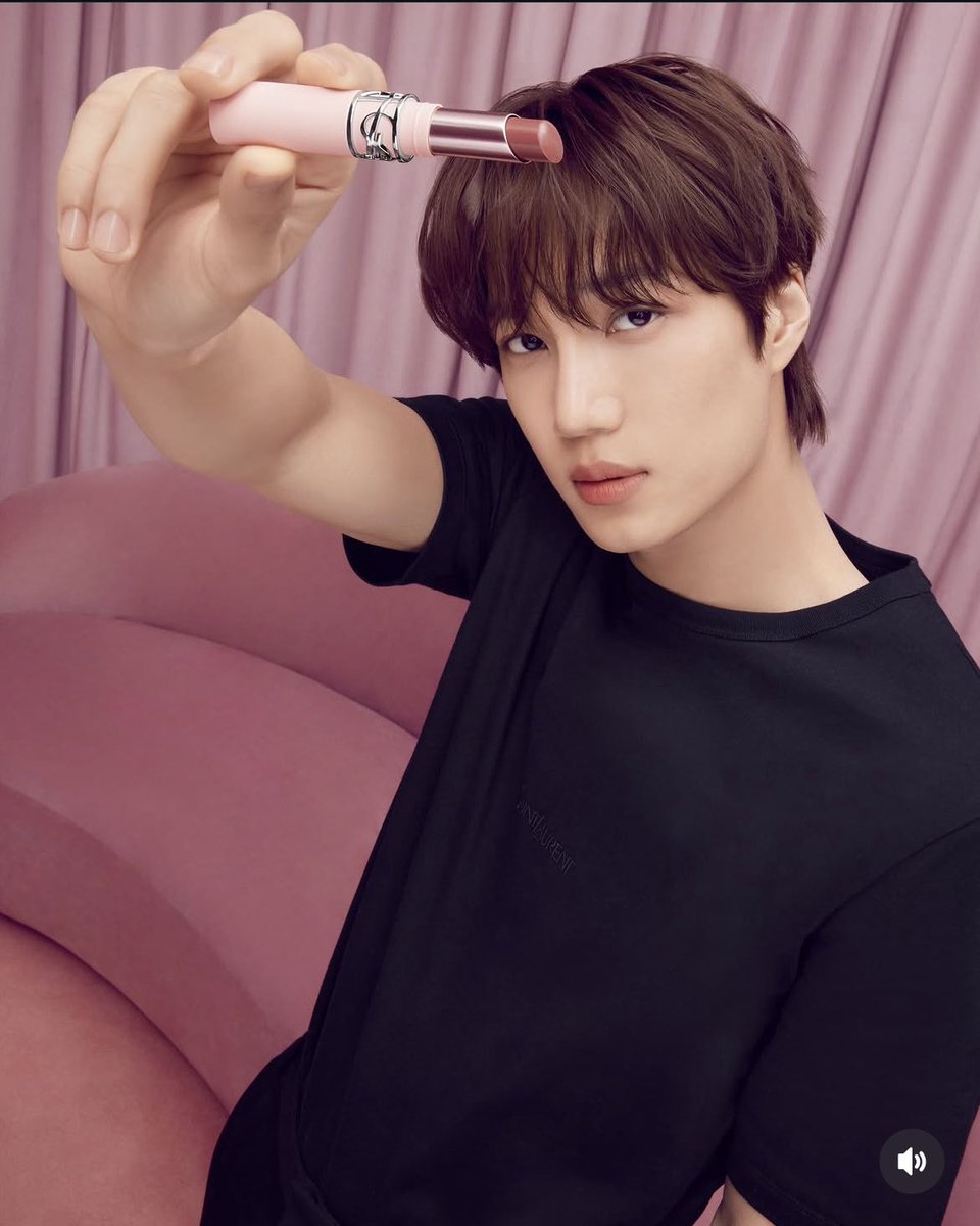이사진들폰에저장한이후로갤러리들어갈때마다및인여자처럼자동미소가번지면서광대안내려감^———^🩷이렇게
김카이목선턱라인ㅈㅉ예술와ㅏ아!