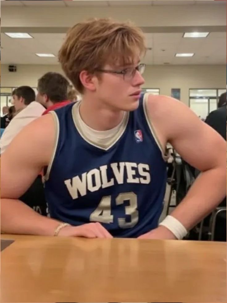itsxhot's tweet photo. would you sit with him? https://t.co/GdWpPwGcxB