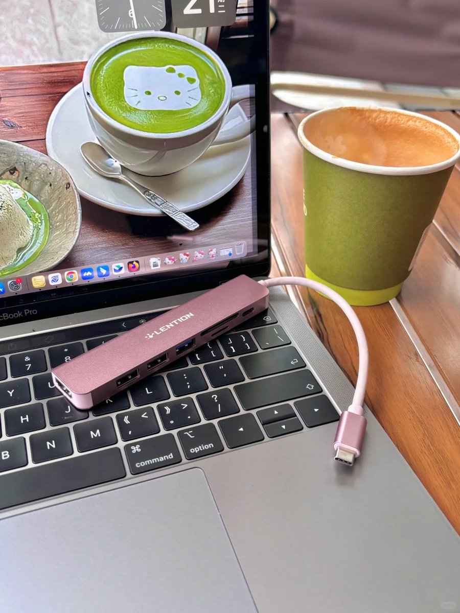 LentionOfficial's tweet image. Upgrade your setup with the #LENTION CE18 Hub! 🚀 
100W PD &amp;amp; 4K HDMI in one sleek hub. My workspace finally feels complete and clutter-free. ✨
👉 bit.ly/ce18-fb-hub

#USBCHub #Hub #DeskSetup #MacBookAccessories #TechEssentials