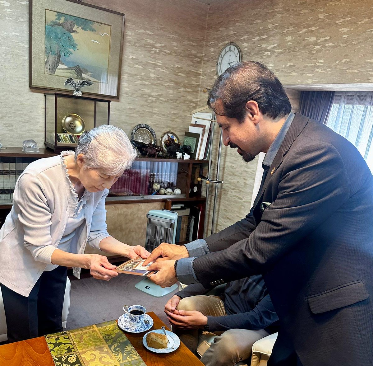 amjJapan's tweet image. A delegation from the #Ahmadiyya #Muslim Community recently conducted a research and study tour, including a multi-faith visit to #Tenri City, #Japan. The delegation met with #religious representatives to promote #interfaith dialogue and mutual respect.