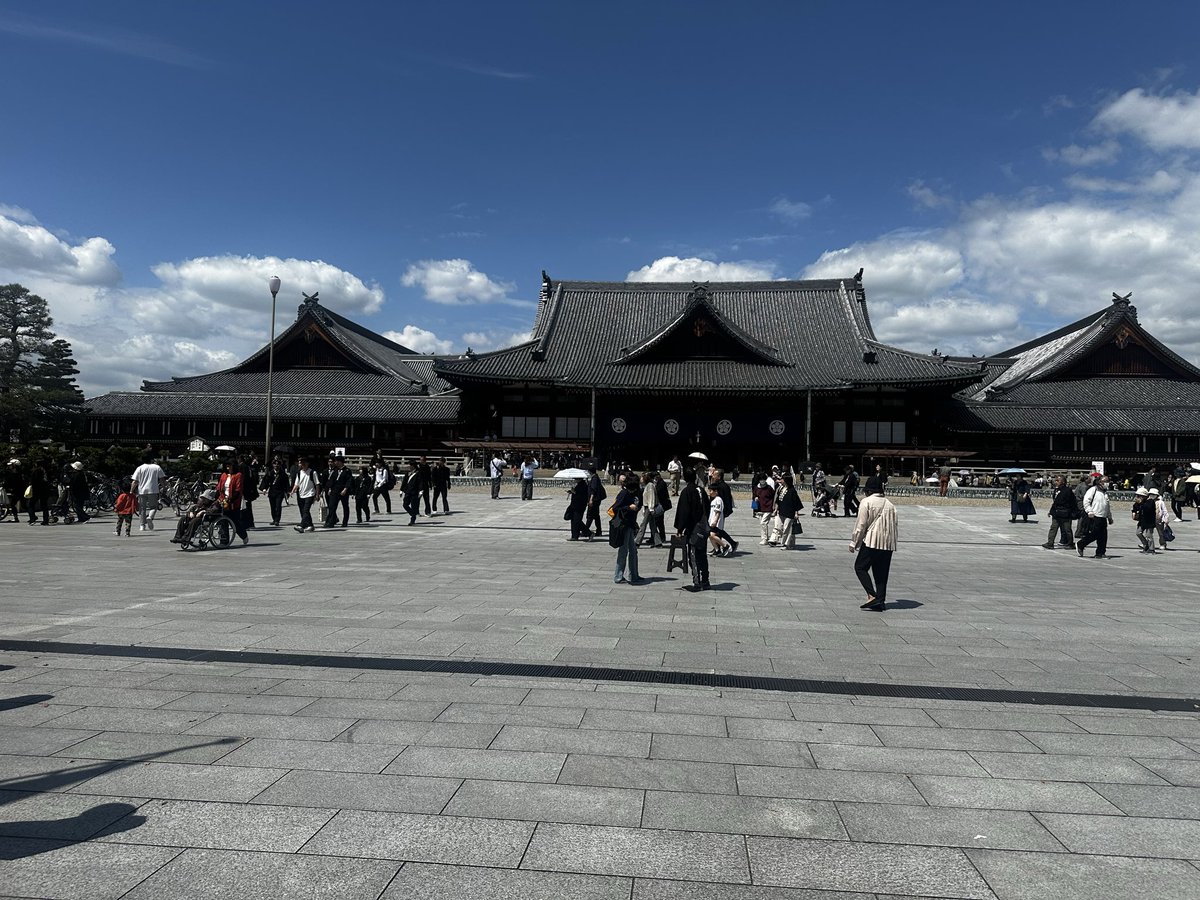 amjJapan's tweet image. A delegation from the #Ahmadiyya #Muslim Community recently conducted a research and study tour, including a multi-faith visit to #Tenri City, #Japan. The delegation met with #religious representatives to promote #interfaith dialogue and mutual respect.