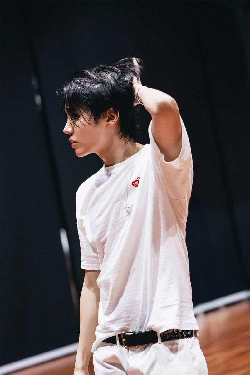 I'm voting for #JHope as the #ArtistaMasculinoInternacionaldoAno at the #SECAwards