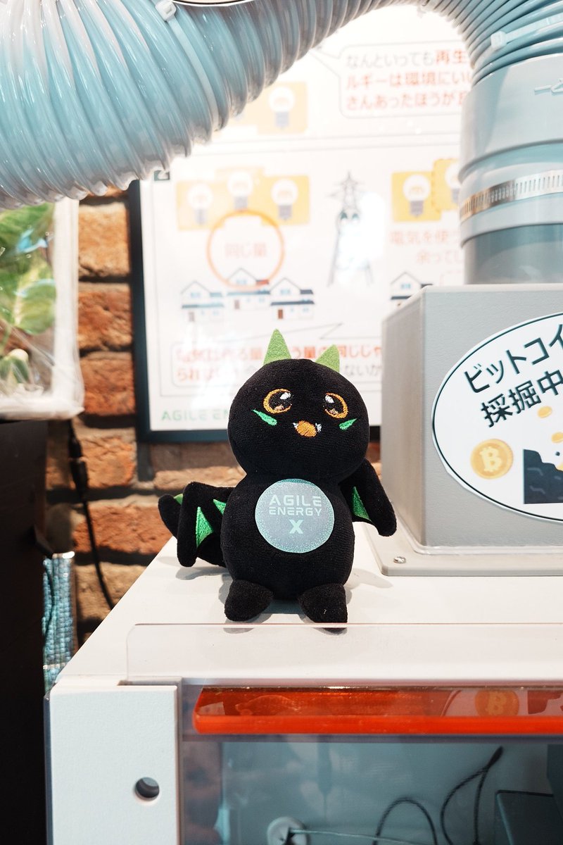 shi_on_72's tweet photo. アジャイルエナジーさんの太陽光発電〜マイニング〜排熱を活用して植物などを育てるシステムの展示を見ました👀

#TBB1stanv https://t.co/bUZwpC9uPi