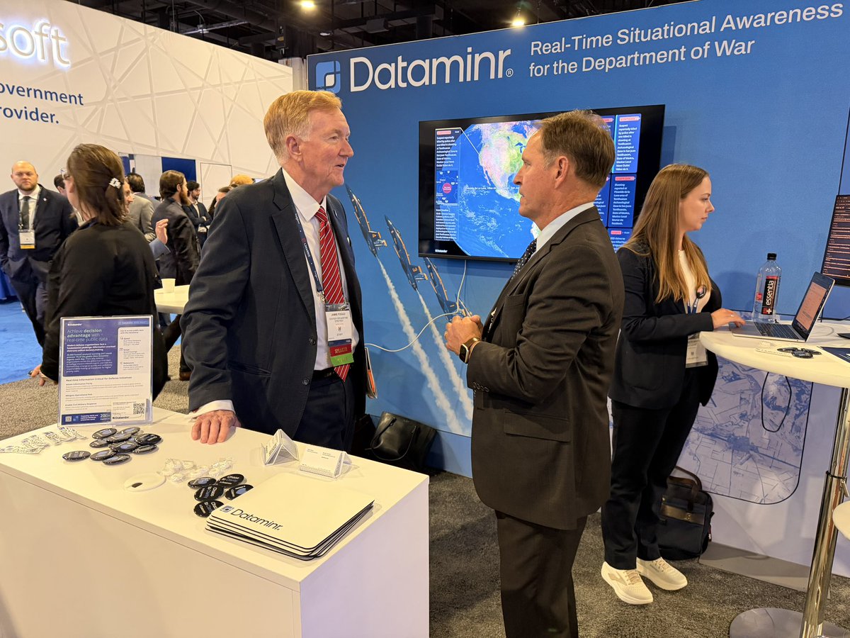 CMS_Washington's tweet photo. Informed gov't &amp; mil are key to quick crisis decisions! @Dataminr already aids 1000s of service members/units up to COCOMs!

@SeaAirSpace offered great chance for think tanks, industry &amp; gov reps to collaborate on nat'l protection! https://t.co/UykBU7u08D