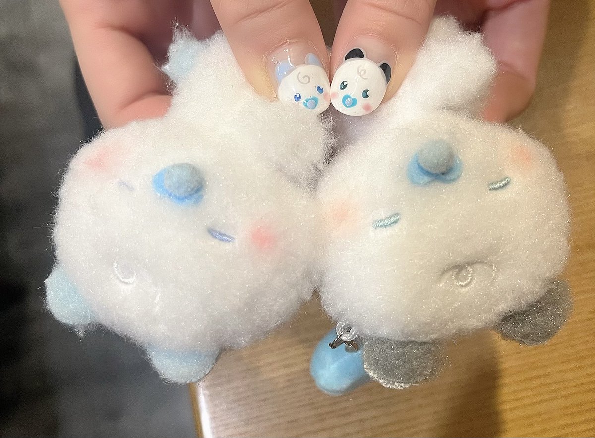 chieru405's tweet photo. 【Caligo Pt.2カムバ渡韓dairy】
渡韓のお供たち🖤💙＋🩷 https://t.co/CAOJQQtK6v
