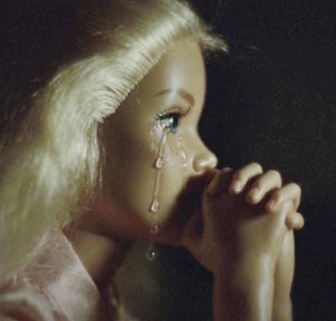 Findomsveriges's tweet photo. Me when Revolut banned me 
Me when paypal banned me 
Me with my new account 

Like hello just let a girl use my human atms in peace 🥺 https://t.co/CKGoKgAR6h