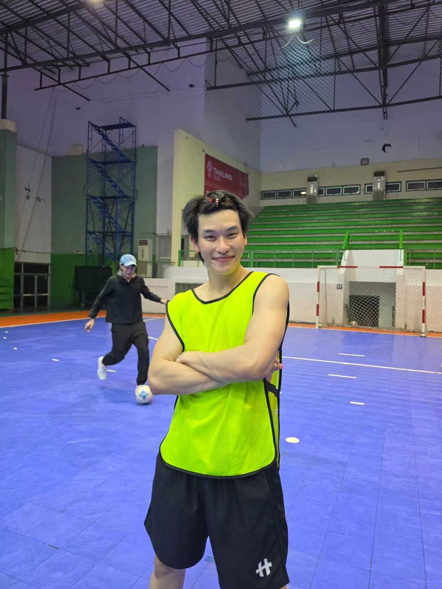 xxxlxuxxx's tweet image. น่ารักใจจะแตกกก ไปเตะบอลยังไงให้น่ารักขนาดนี้ๆ ไม่แปลกใจพี่สุดหล่อข้างหล่อตามไป
#ออฟโรด #offroadKTP  #OFFROAD