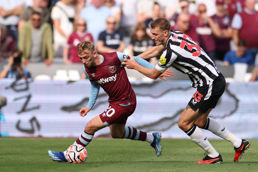 FantasyGuruSite's tweet image. “Jarrod Bowen is the key piece of the West Ham attack, and on a small slate, he cannot be faded even though he is the highest-priced player on the slate...”

@anisri23 breaks down the Saturday #DFS slate for the English #PremierLeague on #DraftKings

🌐fantasyguru.com/epl-dfs-breakd…