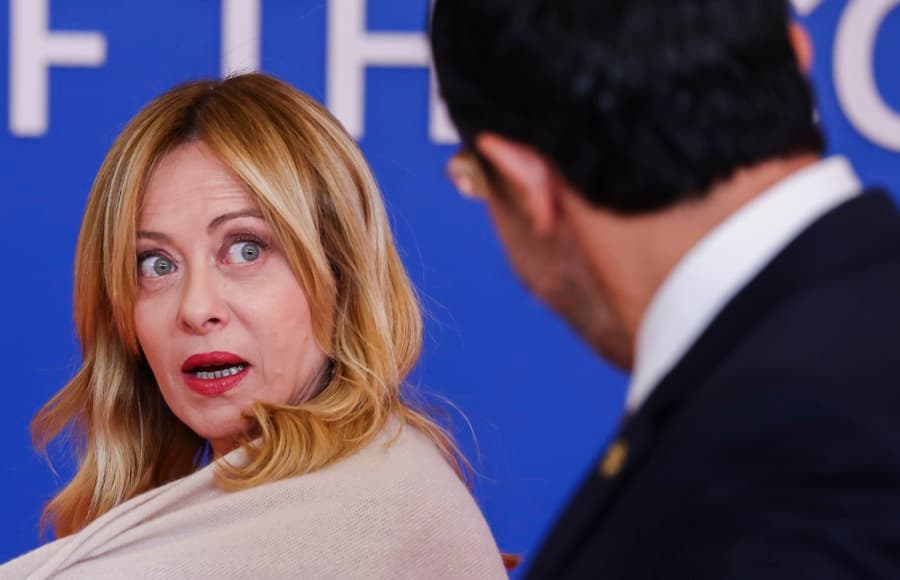 AnalisisUrbano's tweet image. #italia #otan | 
La primera ministra de Italia, Giorgia Meloni, pidió este viernes unidad en la OTAN así como «trabajar para reforzarla», con especial mención a la columna europea de la Alianza que, sostuvo, «debe ser complementaria a la estadounidense».
analisisurbano.org/meloni-pide-un…