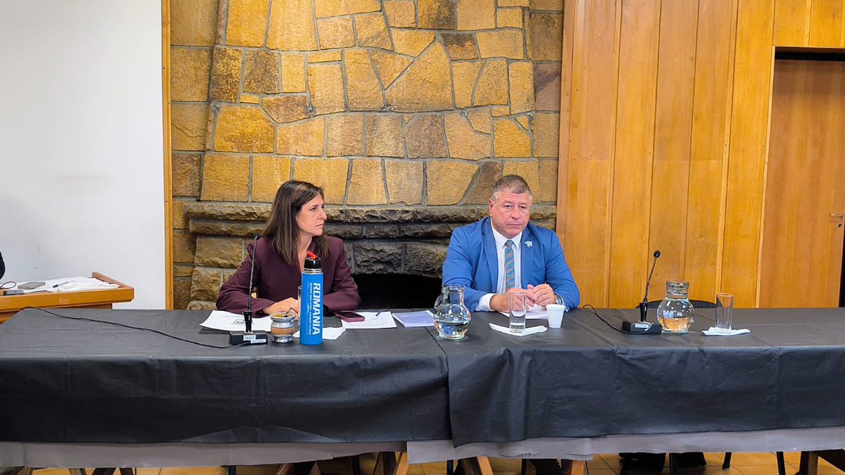 📍Bariloche
Este viernes participé de la sesión del Consejo de la Magistratura, donde designamos por unanimidad a María Sofía Ocampo como fiscal titular y a Celeste Aparicio como fiscal adjunta.
