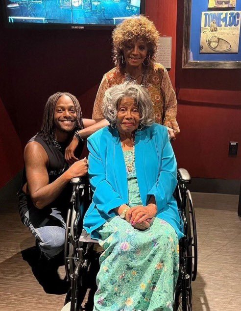 They threw the wig up in the air &amp; ROLLED Katherine under it 🤫🤫